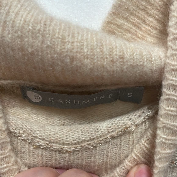 Beautiful cropped cashmere blend sweater. Excellent condition! - Picture 3 of 3